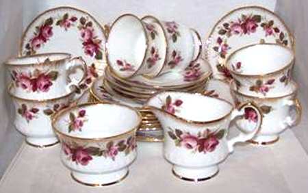 ELZ41 Footed Cup & Saucer Set
