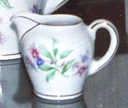 P527 Creamer