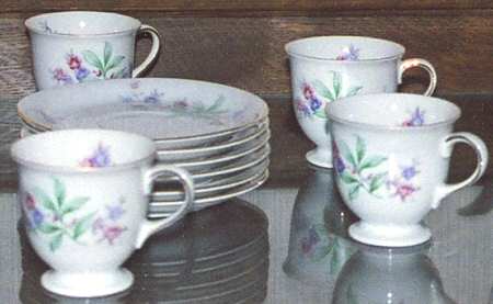 P527 Footed Cup & Saucer Set
