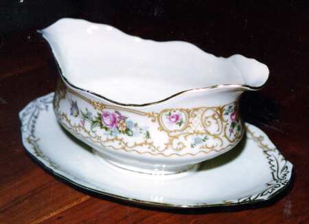 11649 Gravy Boat & Underplate