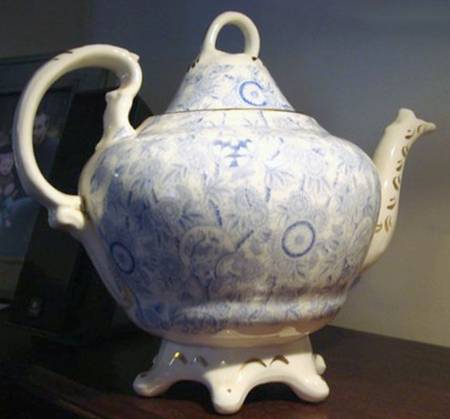 Tudor Teapot & Lid