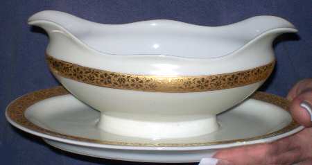 EPI370 Gravy Boat with Attached Underplate