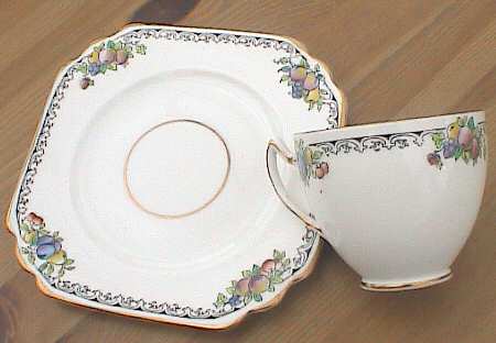2843 Footed Cup