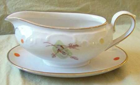 ESC251 Gravy Boat with Attached Underplate