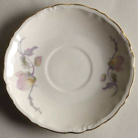 Pastelle (White Bkgrd, Scalloped) Saucer