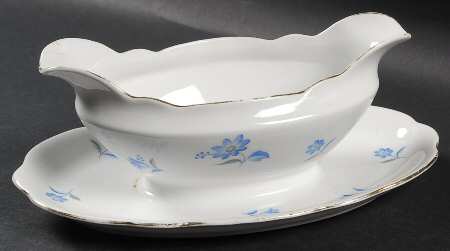 6636 Gravy Boat with Attached Underplate