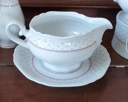 ESC271 Gravy Boat & Underplate
