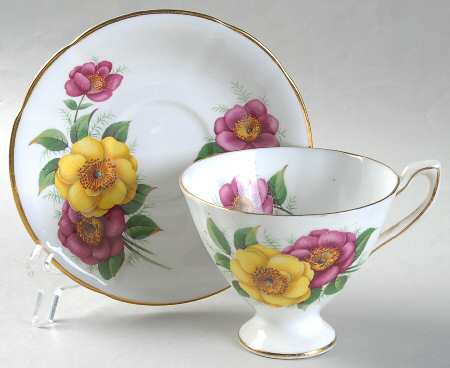 A47 Footed Cup & Saucer Set