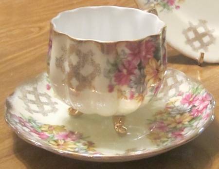 3229 Footed Cup & Saucer Set