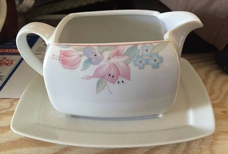 Sonate Gravy Boat & Underplate