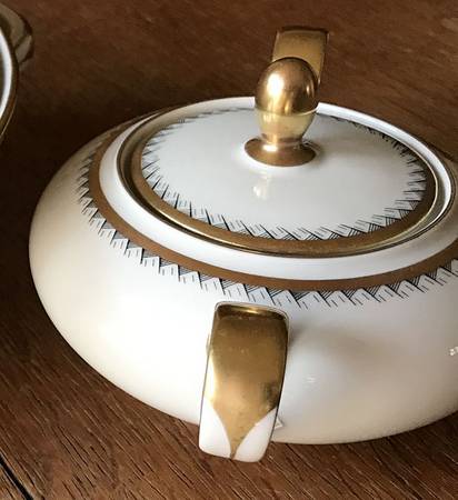 W3298 Sugar Bowl & Lid