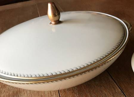 W3298 Round Covered Vegetable