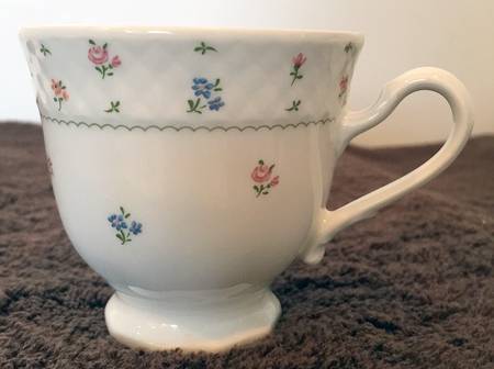 ESC327 Footed Cup
