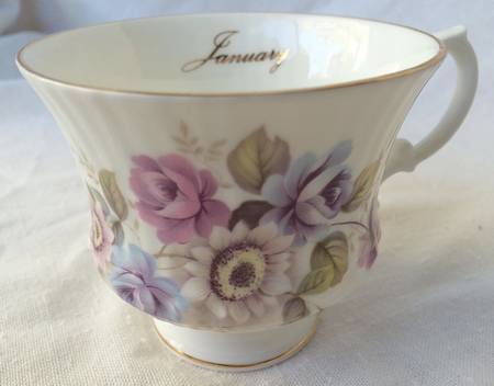 ELZ64 Footed Cup