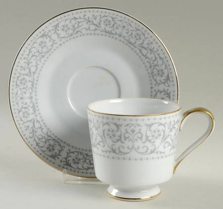 Baroness Footed Cup & Saucer Set