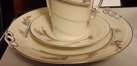 EPI477 Handled Cake Plate