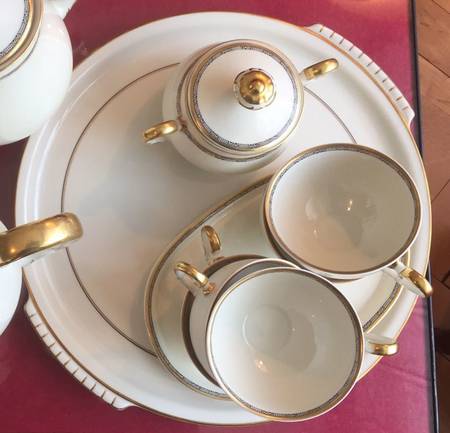 14165 Handled Cake Plate