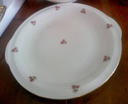 P258 Handled Cake Plate