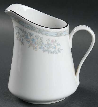 Versailles Creamer