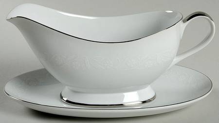 English Lace Gravy Boat & Underplate/Relish
