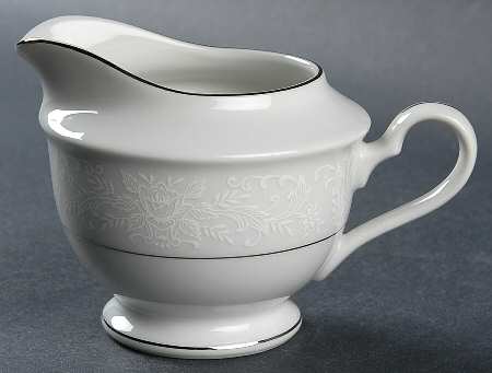 Lady Elegant Creamer