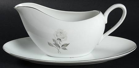Solitude Gravy Boat & Underplate/Relish