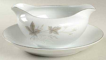 Suzanne Gravy Boat with Attached Underplate
