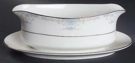Heirloom Gravy Boat with Attached Underplate