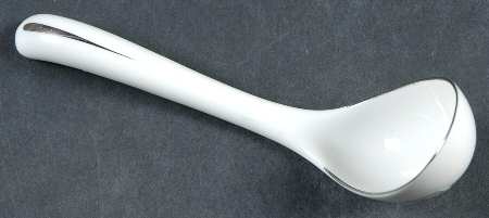 Heirloom Gravy Ladle Solid Piece