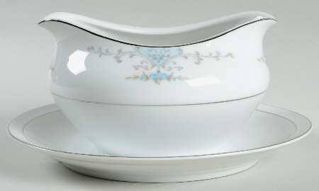 Heirloom Round Gravy Boat/Attached Underplate