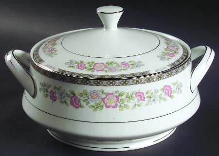 Rhapsody Round Covered Vegetable