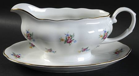 Julia Gravy Boat with Attached Underplate