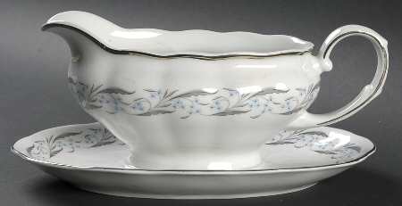 Harmony (Platinum Trim) Gravy Boat with Attached Underplate