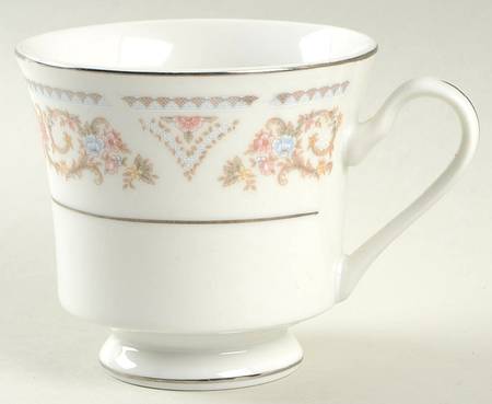 SIV8 Footed Cup