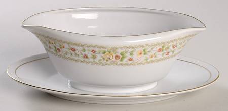 Brentwood Gravy Boat with Attached Underplate