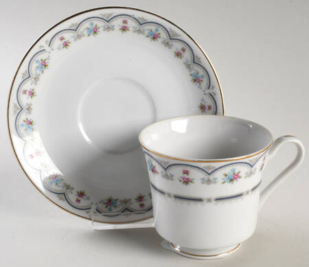 Chantilly Footed Cup & Saucer Set