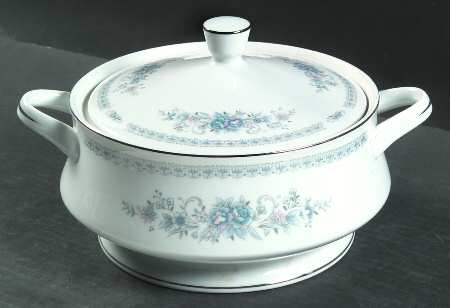 Christine (Blue Flowers) Round Covered Vegetable