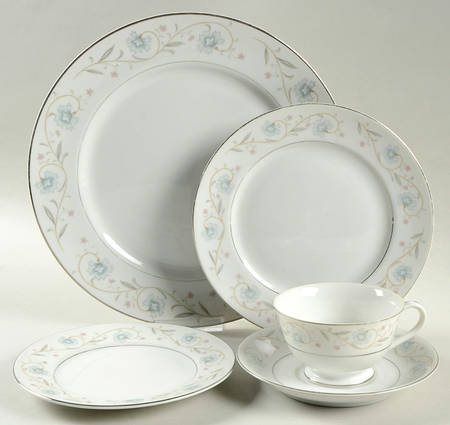 English Garden (Platinum) 40 Piece Estate Set