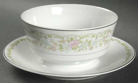 Idylic Round Gravy Boat/Attached Underplate
