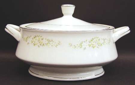 Lady Carolyn Round Covered Vegetable