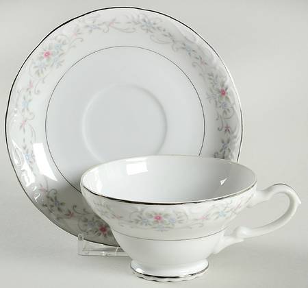 La Priscilla Footed Cup & Saucer Set