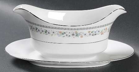 Monarch Gravy Boat with Attached Underplate