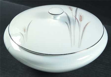 Platinum Wheat Round Covered Vegetable