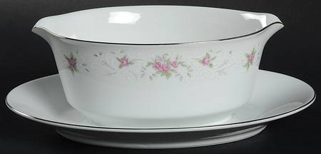 Primrose Gravy Boat with Attached Underplate