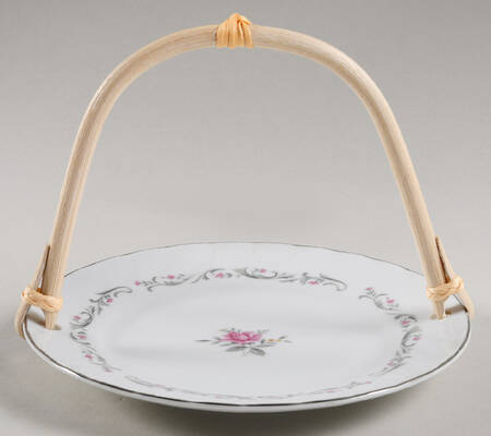 Royal Swirl 5 3/8"-5 5/8" Bamboo Handled Serving Plate  HC