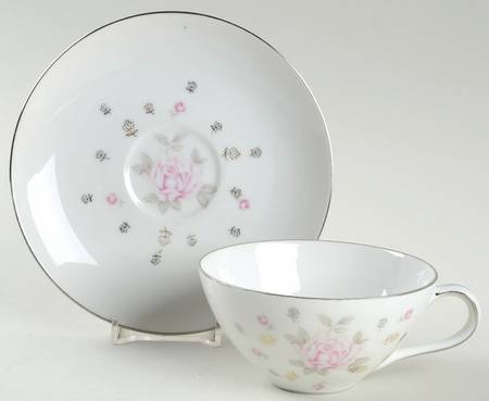 Sandra Flat Cup & Saucer Set