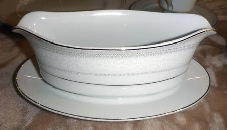Trousseau Gravy Boat with Attached Underplate