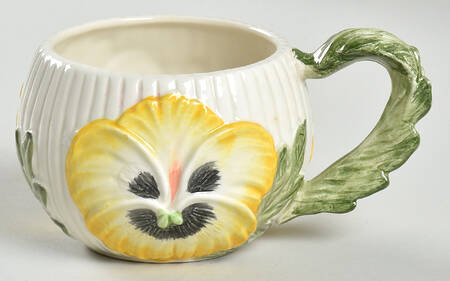 April Flowers Flat Cup