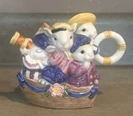 Bustles & Beaus Creamer