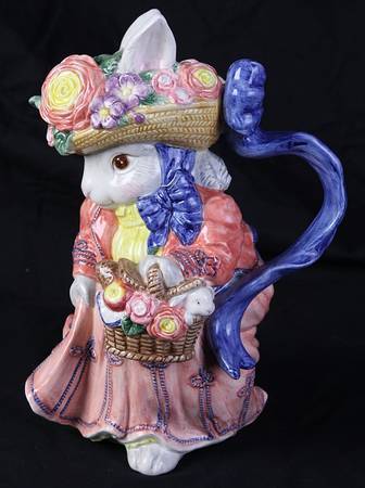 Bustles & Beaus 32 Oz Pitcher